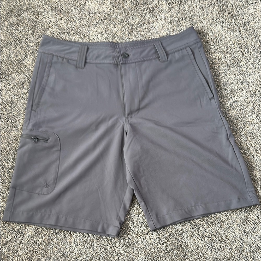 Magellan Outdoors Gray Cargo Shorts with Versatile Design